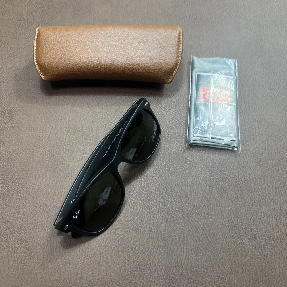 RAY BAN New Wayfarer Sunglasses Black On Black POLARIZED Made Italy RB1232 New!!
